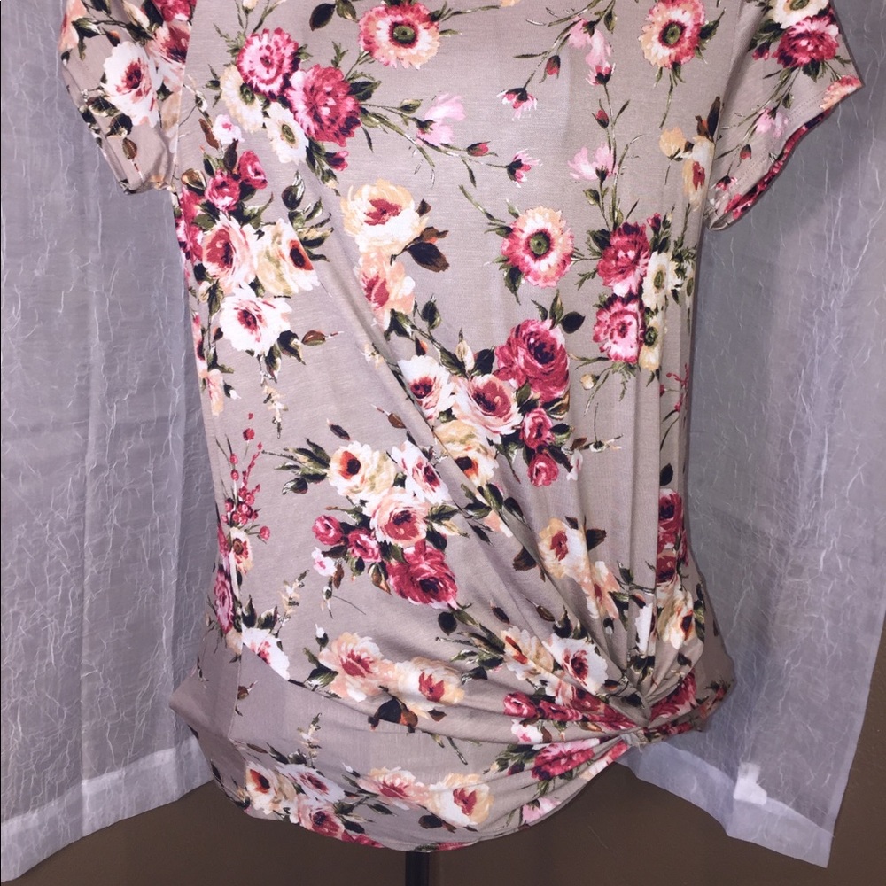 Ladies Top - Picture 2 of 5